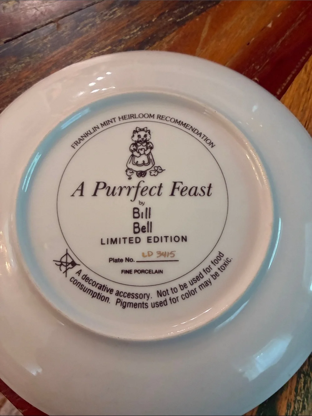 Franklin Mint Heirloom limited edition collectible plate …24k gold rim. 8” dia.
